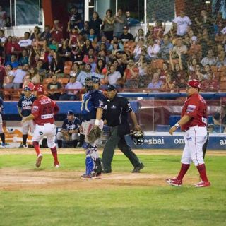 Los Águilas alargan crisis de los Tomateros