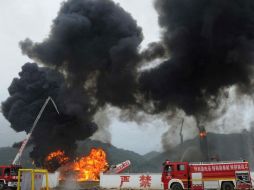 Los equipos de bomberos acuden de inmediato al lugar y logran sofocar el incendio. ESPECIAL / ARCHIVO