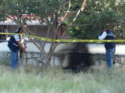 Cerca del sitio se encontraban botellas de cerveza vacías. EL INFORMADOR /