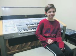 Luis Ignacio Gómez López ha estudiado música desde que tenía cuatro años de edad; ahora, a sus 10, verá cómo el estudio da sus frutos. EL INFORMADOR / M. Vargas