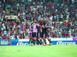 Jugadores de los Zorros celebran el pase a las Semifinales de la Copa MX tras vencer ayer en penales a los Xolos de Tijuana. EL INFORMADOR / M. Vargas