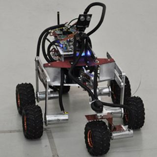 Estudiantes mexicanos crean robot móvil para terrenos irregulares