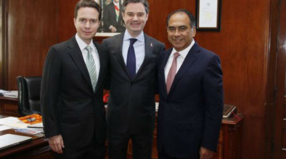 El funcionario federal y los ejecutivos estatales acuerdan mantener una comunicación permanente. TWITTER / @SEP_mx