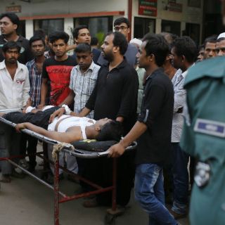 Ataques en Bangladesh dejan más de cien heridos