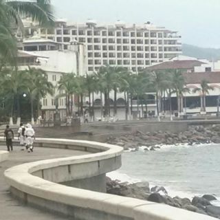 Puerto Vallarta libra ‘Patricia’; sigue alerta