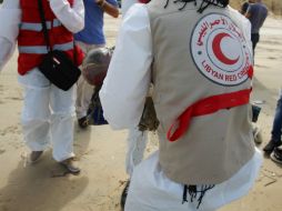 Según la ONU, más de cinco mil han perdido la vida este año en estos viajes por los que pagan entre mil 500 y dos mil euros. AP / M. Ben Khalifa