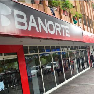Bancos en zonas de huracán operan con normalidad