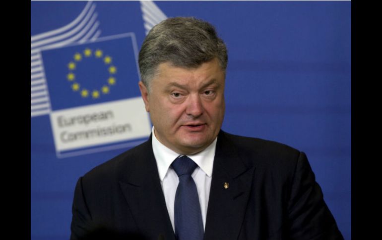 El presidente ucraniano Petro Poroshenko decide suspender los vuelos para sancionar a Rusia por intervenir en el conflicto del país. AP / ARCHIVO