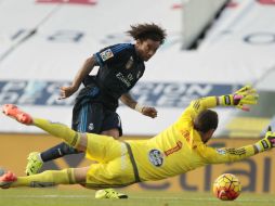 Marcelo cerró la cuenta por los madridistas, que ahora son líderes solitarios. EFE / L. Villar