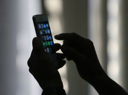 De las denuncias recibidas una parte corresponde a novios o ex novios que se quedaron con fotografías o material íntimo de su pareja. NTX / ARCHIVO