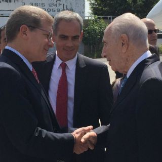 Llega Shimon Peres a Guadalajara para participar en Cumbre de Negocios