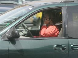 La distracción que se produce por el uso del celular, es visual, auditiva, manual y cognitiva. EL INFORMADOR / ARCHIVO