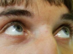 A menudo las personas no piensan en las lesiones de los ojos durante las actividades cotidianas. EFE / ARCHIVO