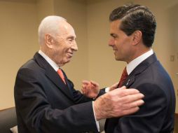 El titular del Ejecutivo y el ex mandatario israelí se reúnen tras su participación en la Cumbre de Negocios. NTX / Presidencia