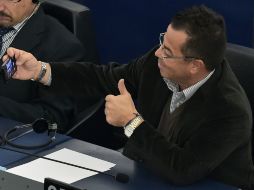 Gianluca Buonanno tendrá que abonar una multa de tres mil 060 euros y no podrá participar en la actividad parlamentaria por 10 días. AFP / P. Hertzog