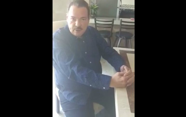 El intérprete publica en su cuenta de Facebook un video para explicar lo sucedido. FACEBOOK / Julio Preciado