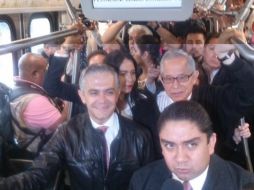 Alrededor de las 09:45 horas, el mandatario abordó un tren para recorrer el primer tramo rehabilitado. TWITTER / @MetroCDMX