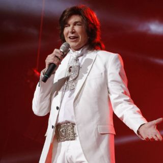 Camilo Sesto galantea en su regreso a México