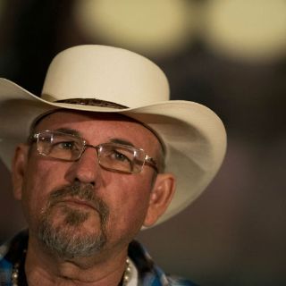 Autodefensas tomarían de nuevo las armas: Hipólito Mora