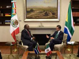 Peña Nieto se reunió con el vicepresidente de Sudáfrica para hablar acerca de las perspectivas económicas de ambas naciones. NTX / ESPECIAL