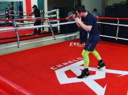 El boxeador se está preparando intensamente para hacerse del cetro de peso mediano del Consejo Mundial de Boxeo (CMB). INSTAGRAM / canelo