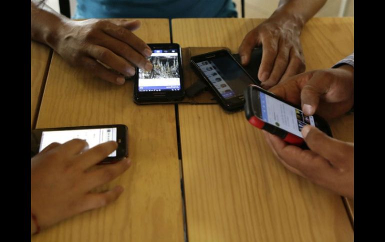 Metstlisoft cuenta con tres módulos: abecedario, números y colores; al presionar un botón, emite la pronunciación del objeto. NTX / ARCHIVO