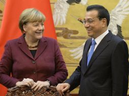 Xi Jinping platica con Angela Merker; la canciller alemana se encuentra de visita en China. AFP / M. Someya