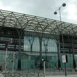 Abogado se suicidó dentro de un tribunal en París