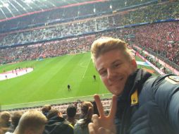 Nico disfruta de ver al Borussia Dortmund en su cancha como gran aficionado. TWITTER / @NicoHulkenberg