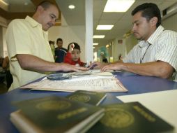 Las personas que deseen tramitar el documento migratorio podrán hacer la solicitud vía Internet o acudir a los módulos de atención. EL INFORMADOR / ARCHIVO