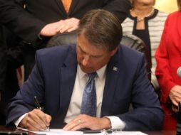La nueva ley HB 318 ya está firmada por el gobernador Pat McCrory. EFE / W. Gómez