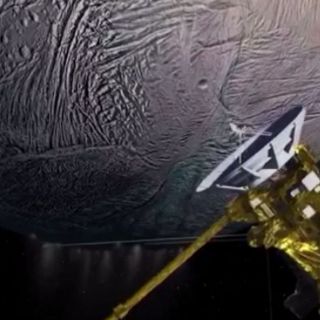 Sonda de la NASA atraviesa el géiser de una luna de Saturno