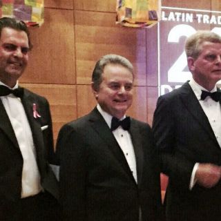 Coldwell recibe premio 'Líder Transformador del Año' en Miami