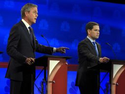 En el último debate de los republicanos, Bush (i) y Rubio (d) se enzarzaron en una discusión. AP / ARCHIVO
