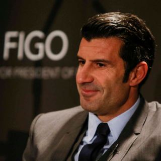 Figo muestra su apoyo a Infantino en carrera por la FIFA