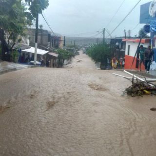 Lluvia provoca daños a carreteras del sur de Jalisco