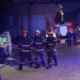 Suman 27 muertos por incendio en club nocturno de Rumania