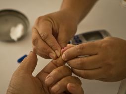 Para poder controlar la enfermedad, es de vital importancia tener chequeos frecuentes de glucosa. EL INFORMADOR / ARCHIVO