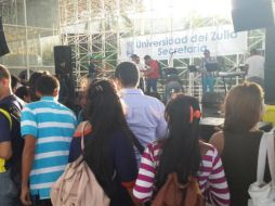 Al ahora occiso, lo empujaron contra una cartelera de cristal que al quebrarse le causó la muerte inmediata por heridas en el cuello. TWITTER / @SecretariaLUZ