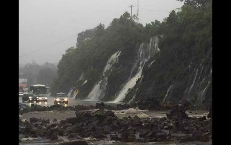 En Cihuatlán y Melaque donde hay afectaciones de la red estatal de vialidades. SUN / ARCHIVO