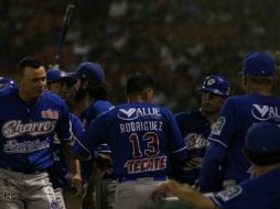El chubasco ahuyentó a la afición en el partido de Charros de Jalisco contra Cañeros de Los mochis. TWITTER / charrosbeisbol