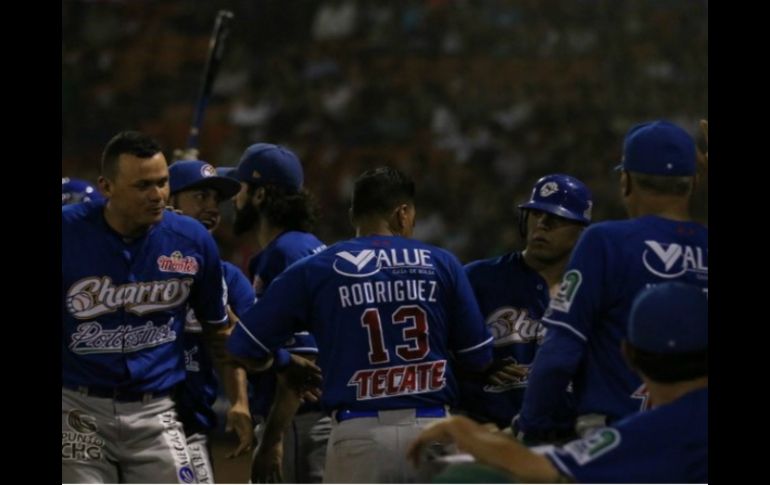 El chubasco ahuyentó a la afición en el partido de Charros de Jalisco contra Cañeros de Los mochis. TWITTER / charrosbeisbol