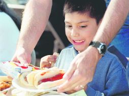Las salchichas son la botana preferida de los niños. AP /