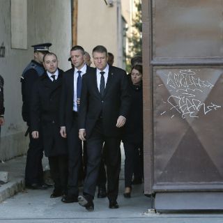 Gobierno rumano se reúne tras incendio en club nocturno