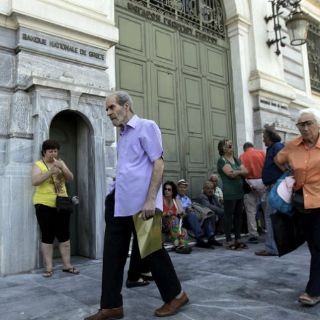 Bancos griegos necesitan 14 mil 400 millones de euros: BCE