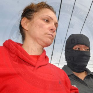 Giran orden de aprehensión contra esposa de Abarca