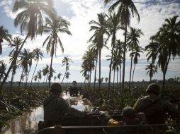 'Se cuenta con 241 maquinarias trabajando en este momento para atender las necesidades de limpieza', dijo el titular de la SCT. AP / R. Blackwell