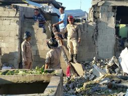 La fuerte explosión destruyó seis casas, según informó el cuerpo de bomberos. EFE /