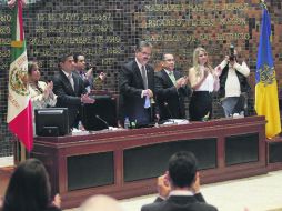 El presidente de la Mesa Directiva, Juan Manuel Alatorre, tocó la campana para indicar el término de los trabajos legislativos. EL INFORMADOR / A. Camacho