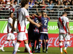 El Eibar ya rebasó al Valencia y al Depor con este triunfo. EFE / J. Herrero